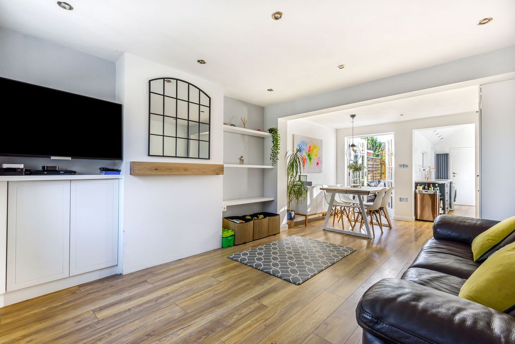 Property photo 1 of 11