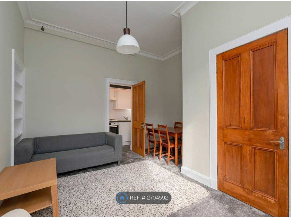 Property photo 3 of 6 Lounge