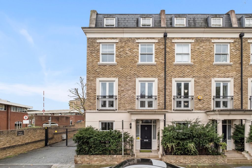 Property photo 2 of 20