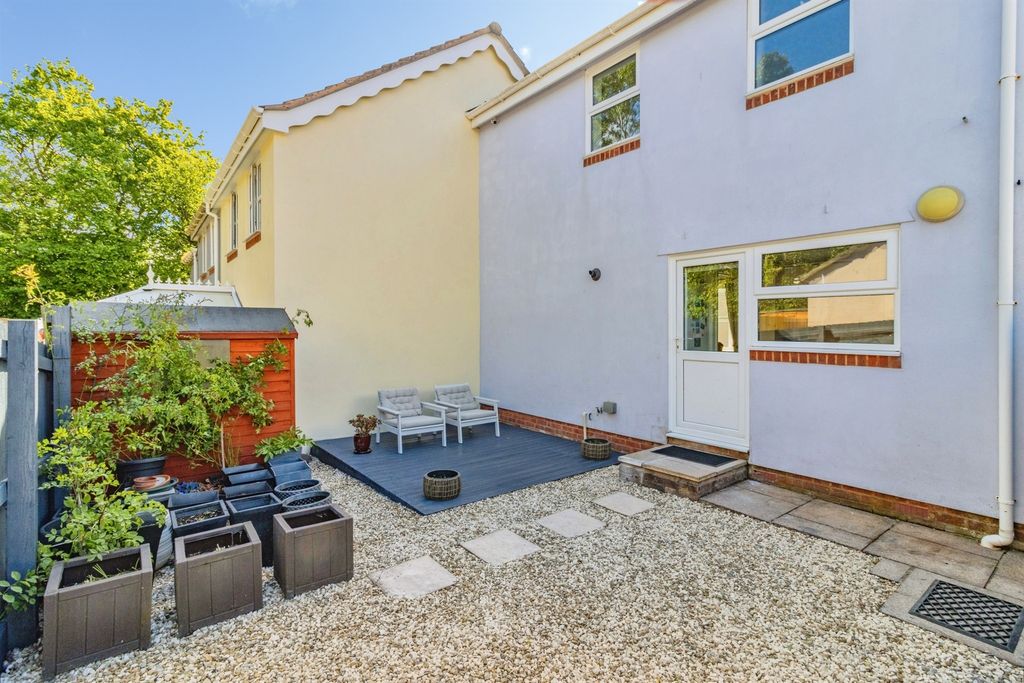 Property photo 2 of 23