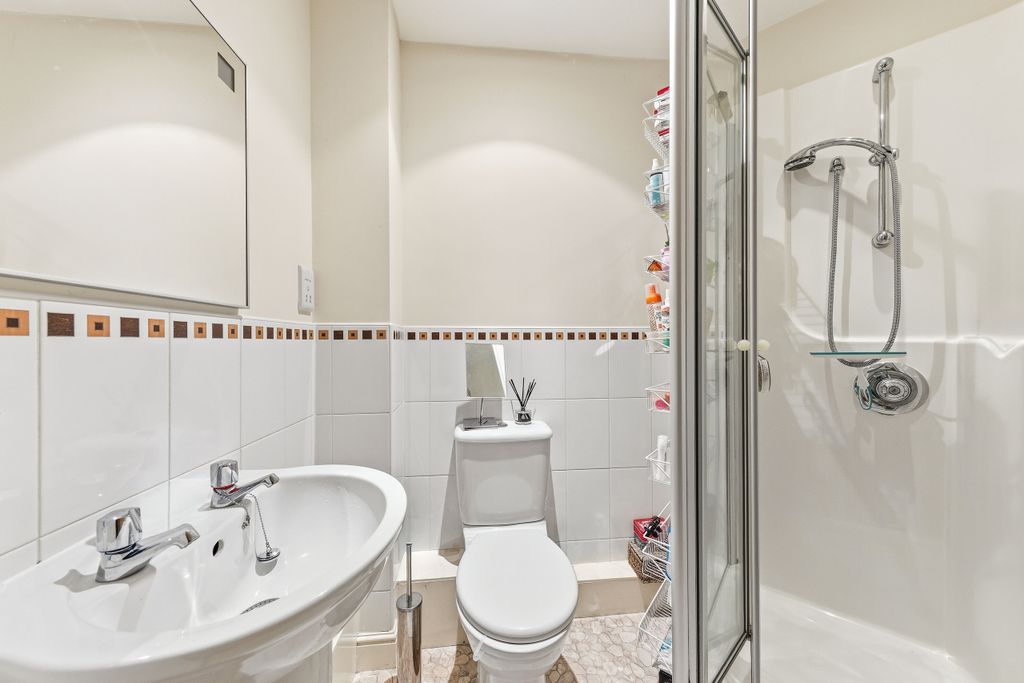 Property photo 3 of 10 En-Suite