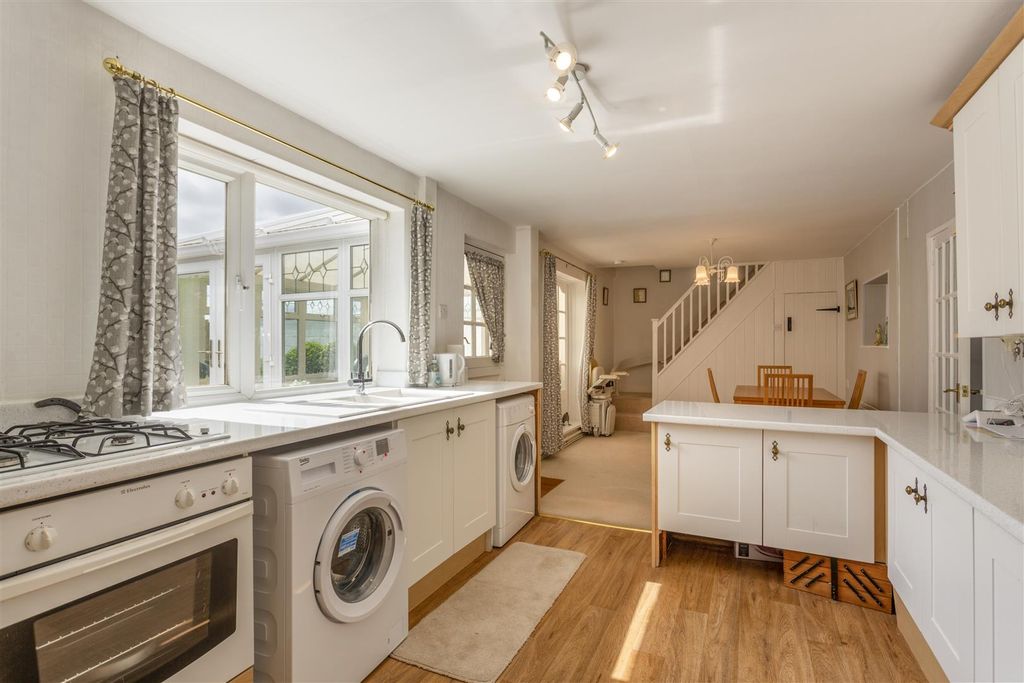 Property photo 3 of 37
