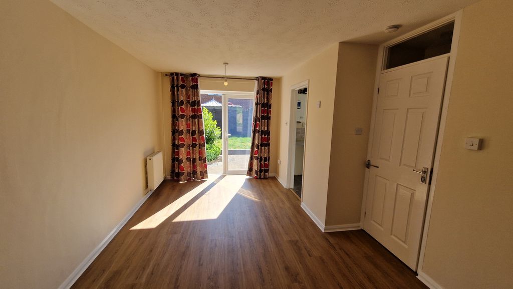 Property photo 3 of 10 Dining Area