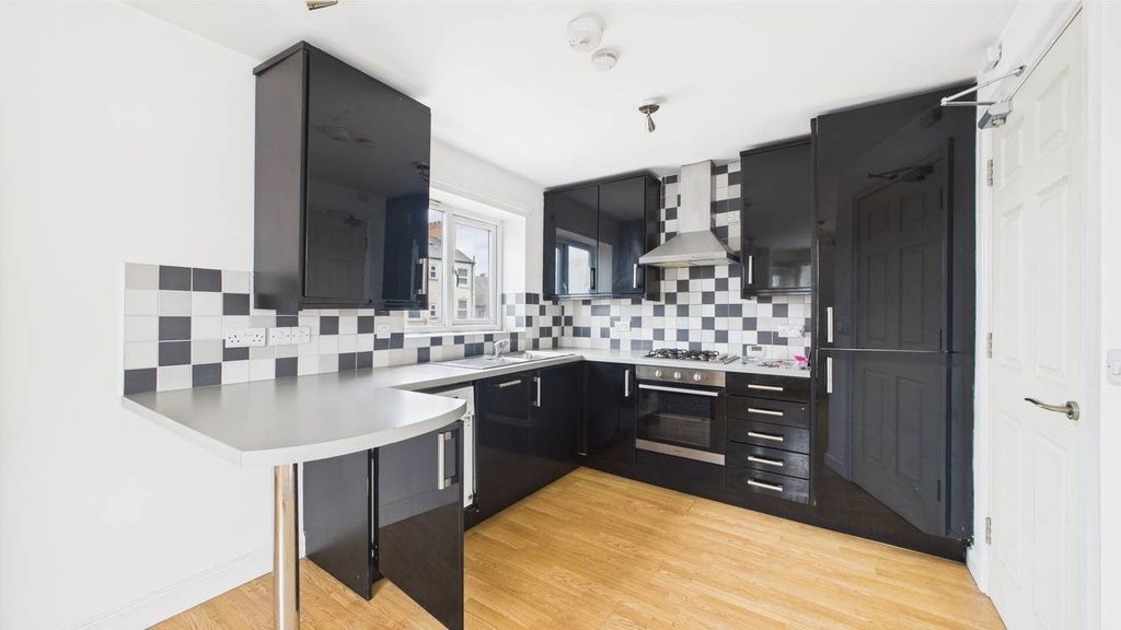 Property photo 2 of 8 4188245