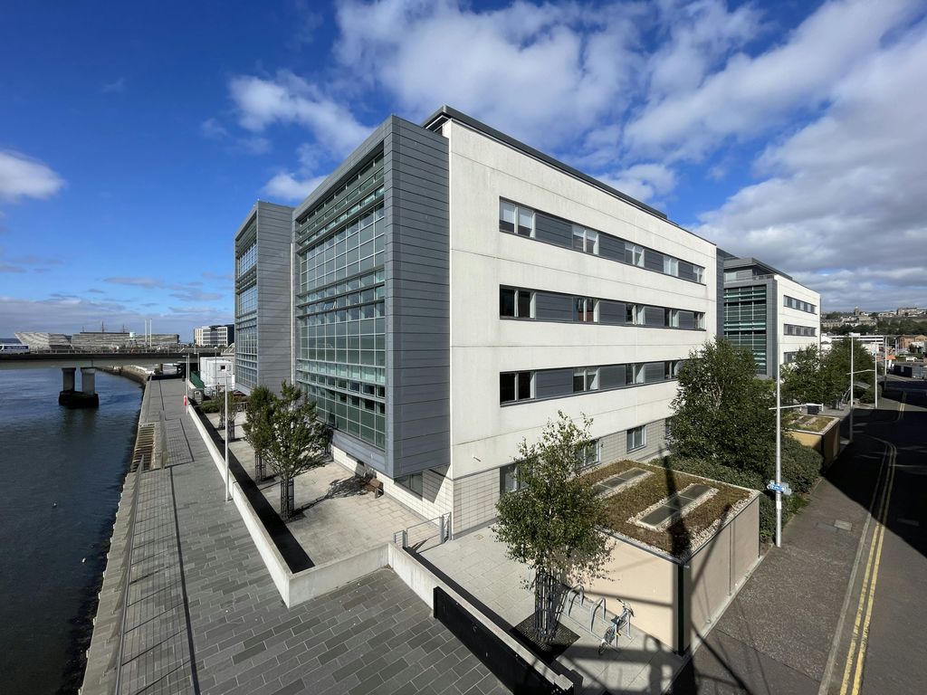 Property photo 1 of 9 External 001.Jpg