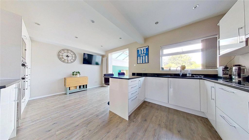 Property photo 3 of 16 Picture No. 12