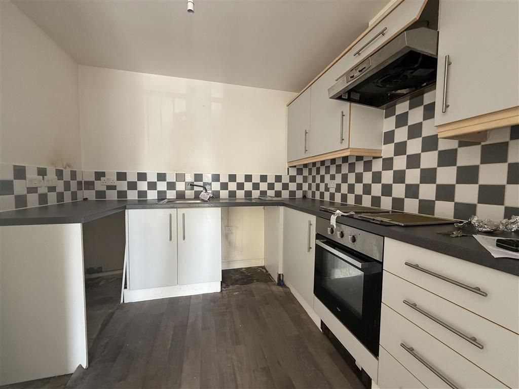 Property photo 2 of 6 Kitchen