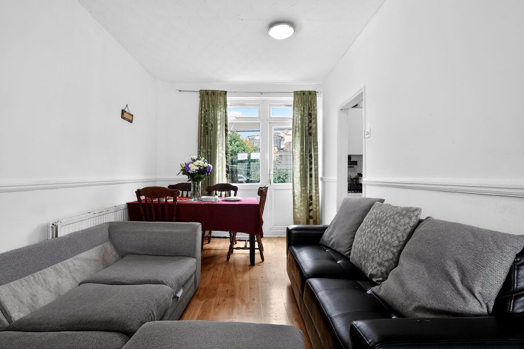 Property photo 3 of 19