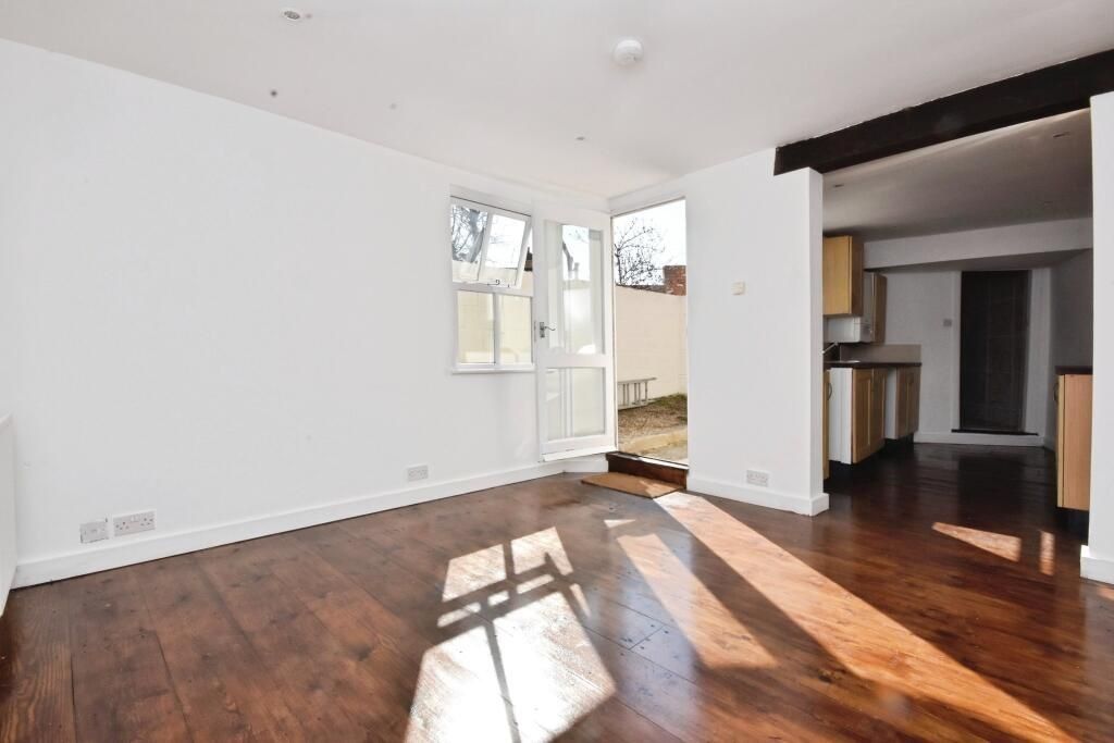 Property photo 3 of 7 5