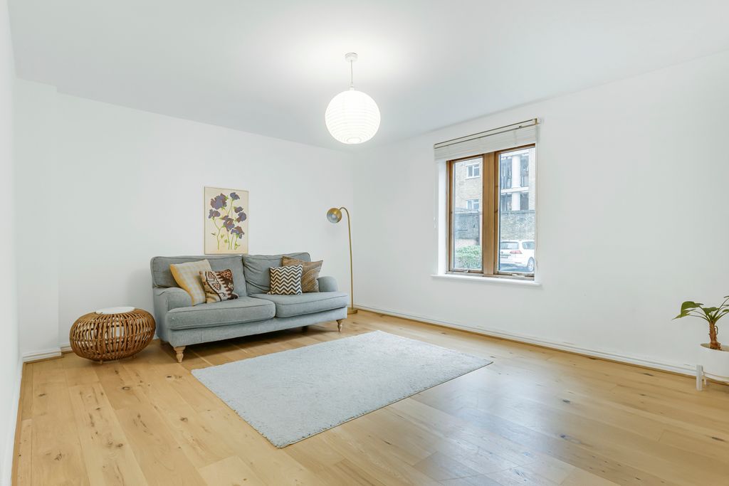 Property photo 3 of 9 Reception