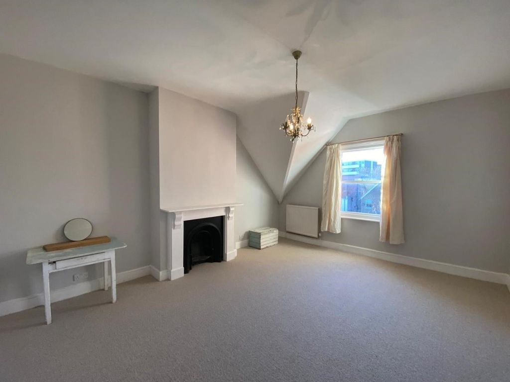 Property photo 2 of 9 Bedroom.Jpg