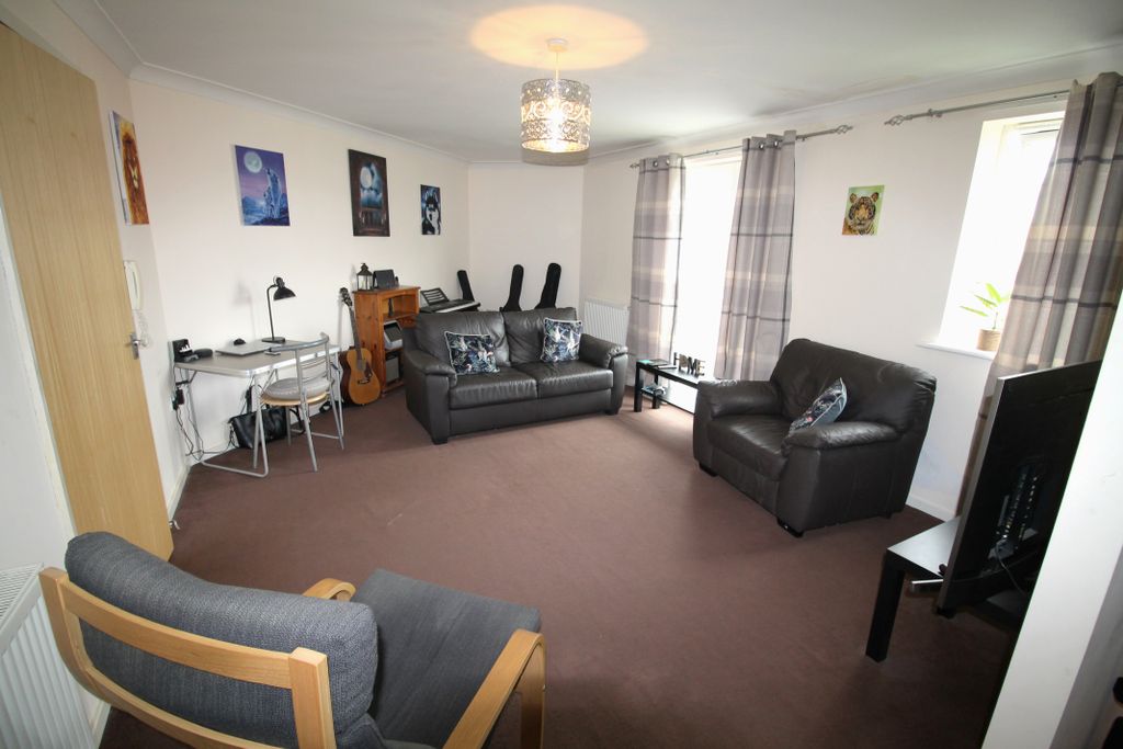 Property photo 2 of 8