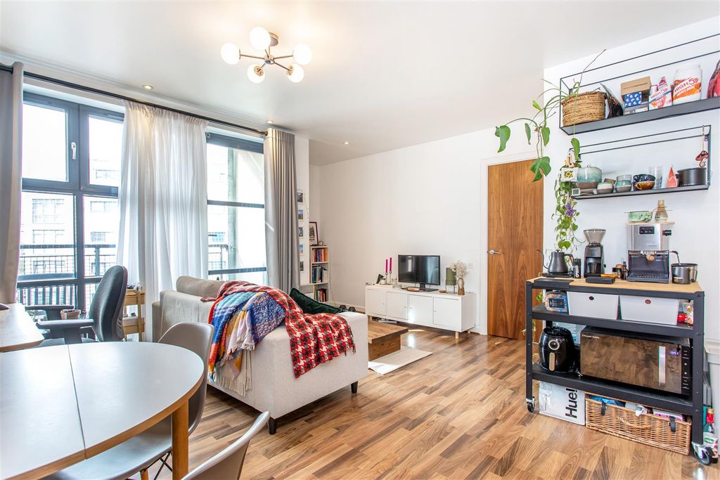 Property photo 3 of 10 Reception