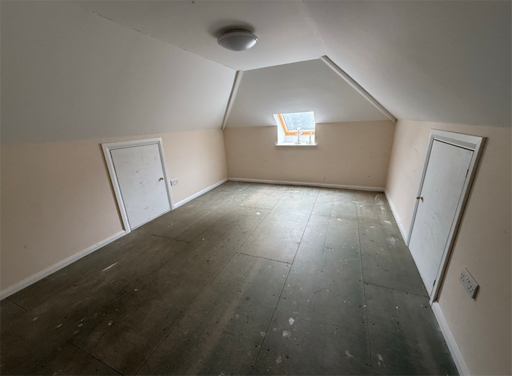 Property photo 3 of 13 Loft Room