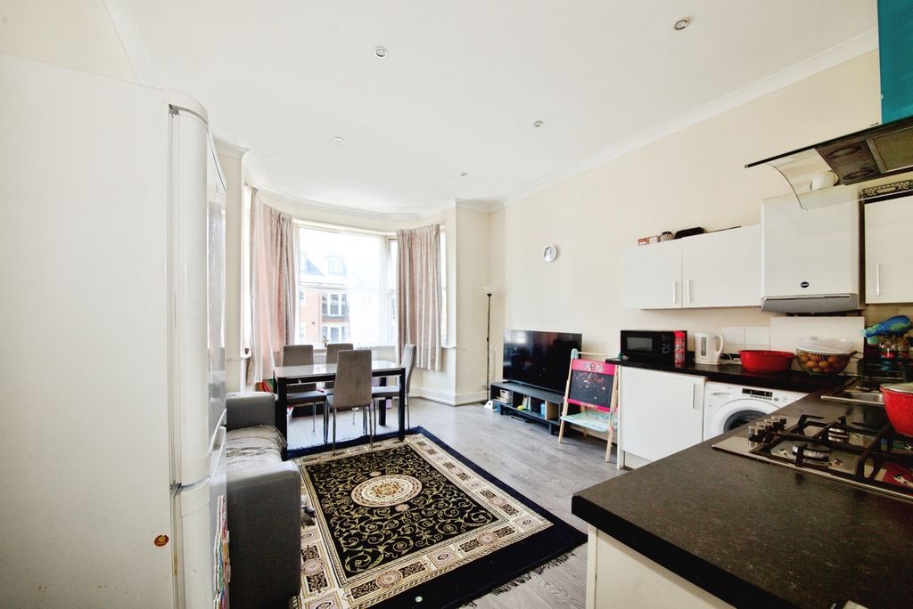 Property photo 3 of 8 Pbox-Img.Jpg