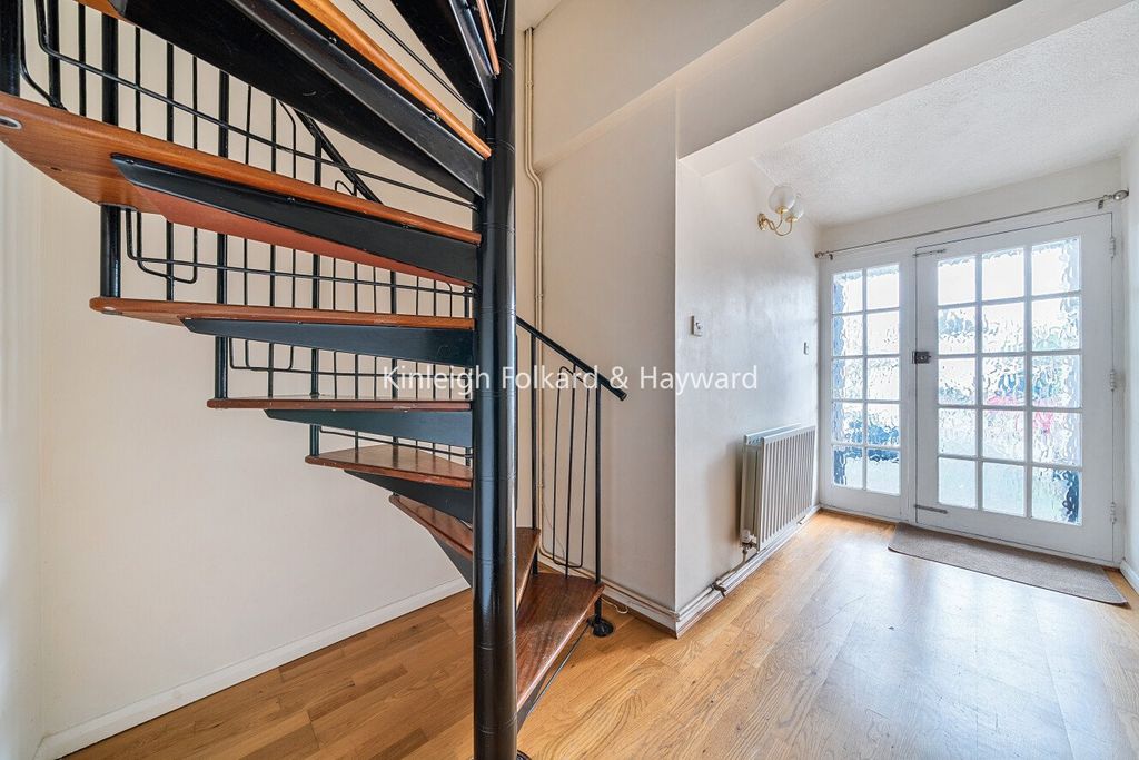 Property photo 3 of 15 Hall