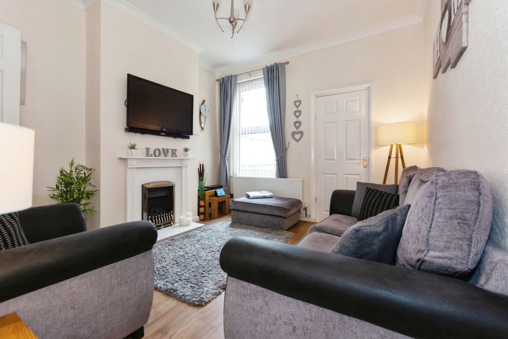 Property photo 3 of 17 Reception