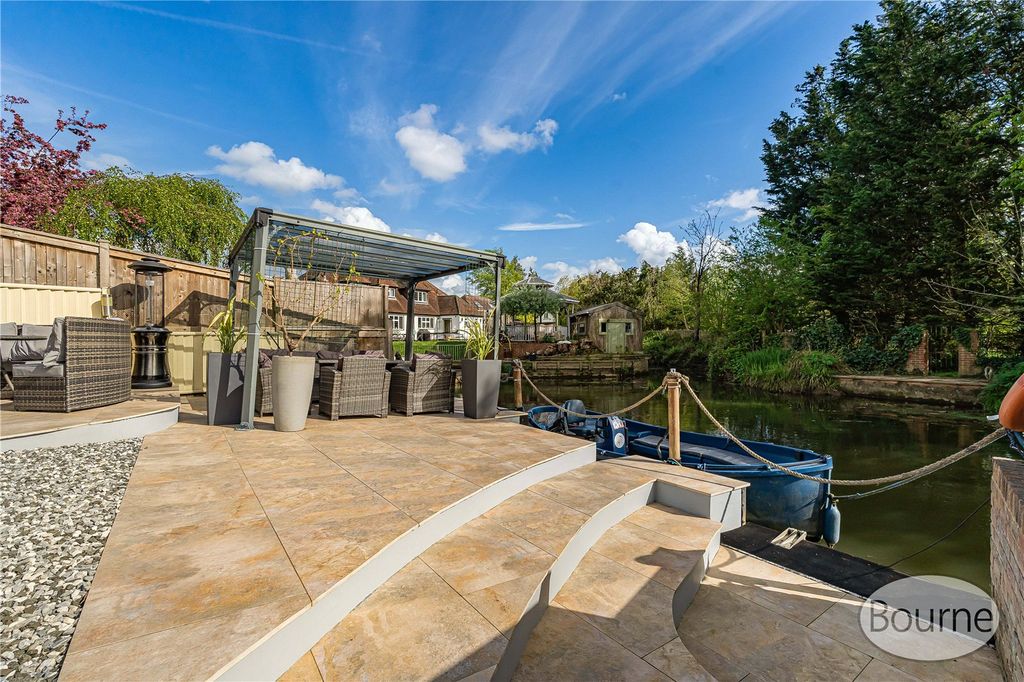 Property photo 2 of 27 Picture No. 21