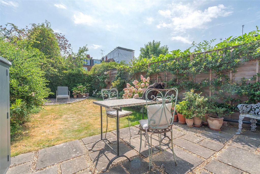 Property photo 3 of 14 Garden B