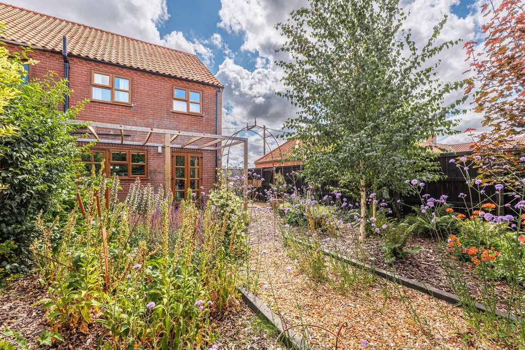 Property photo 2 of 11