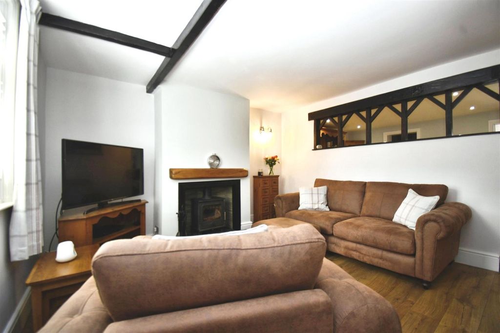 Property photo 3 of 26 Lounge