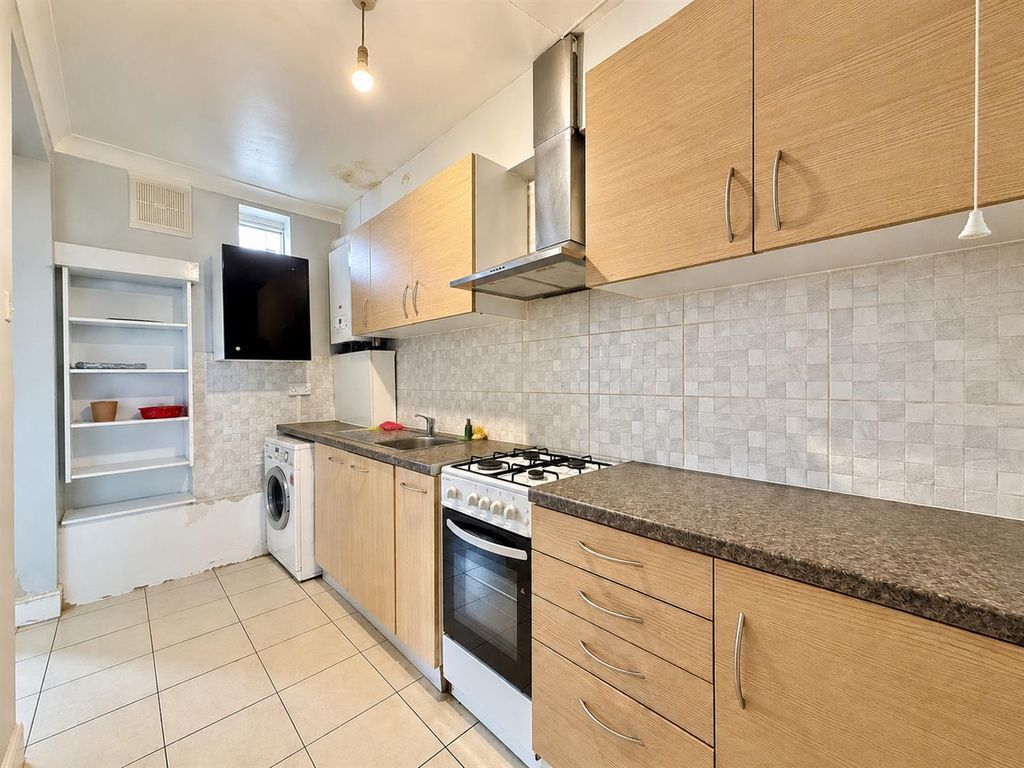 Property photo 1 of 11 Kitchen