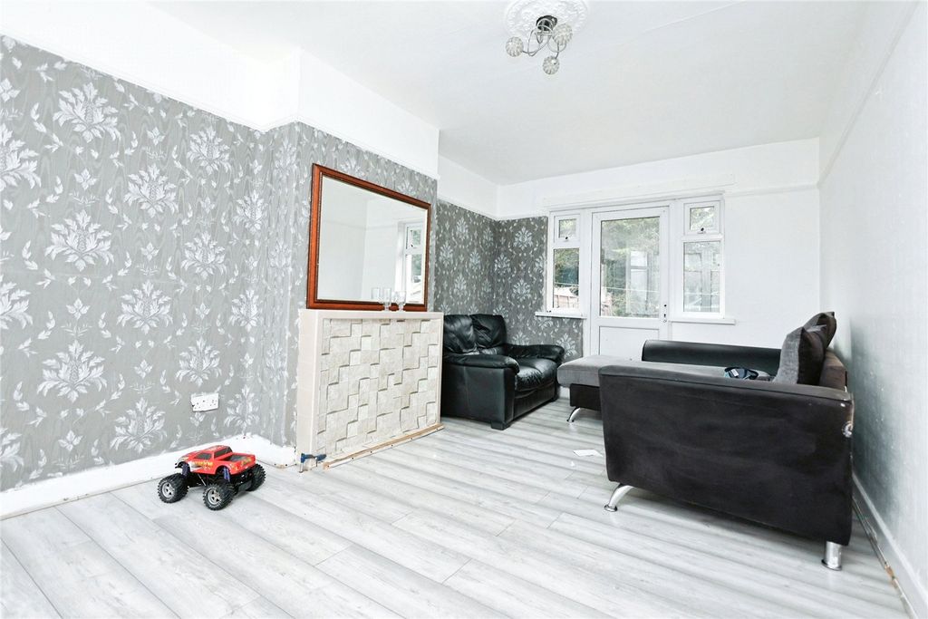 Property photo 2 of 12 Picture No. 13
