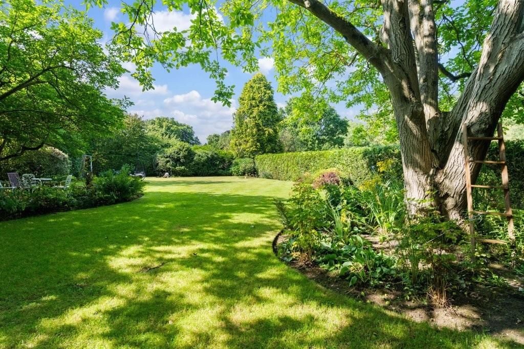 Property photo 2 of 18 75862_Flat 5, Pixham Firs, Pixham Lane  (35).Jpg