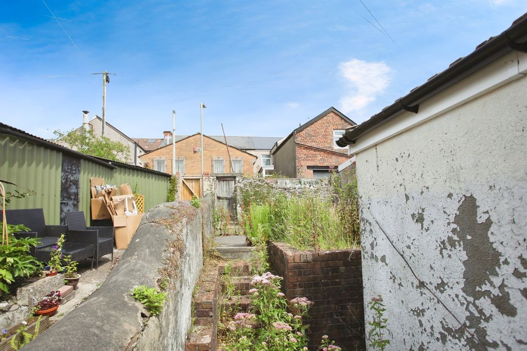 Property photo 3 of 4