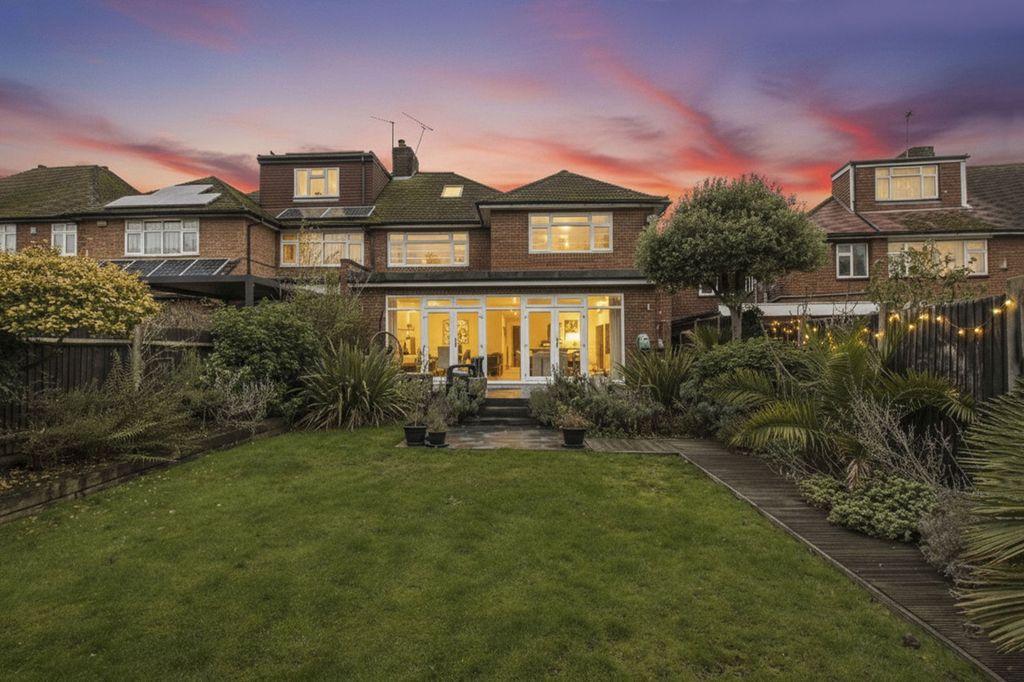 Property photo 2 of 28