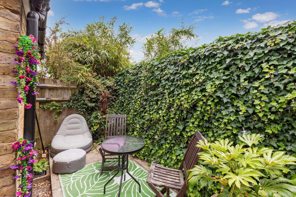Property photo 2 of 12