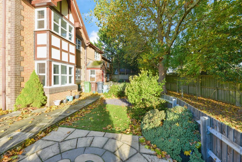 Property photo 1 of 20