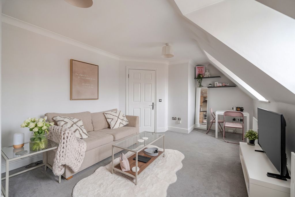 Property photo 3 of 17 1416570-8-6995E2F...