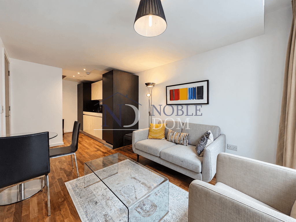 Property photo 1 of 8 One-Bedroom Apartment In Lamb's Passage, Moorgate, Ec1Y