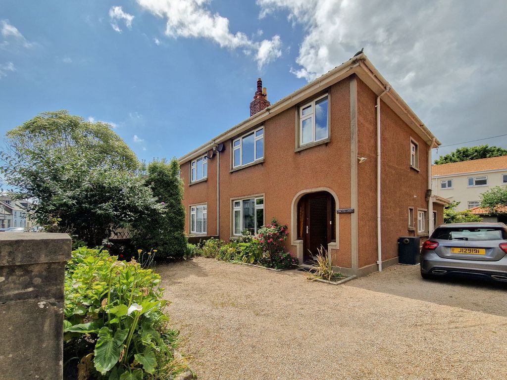 Property photo 1 of 33