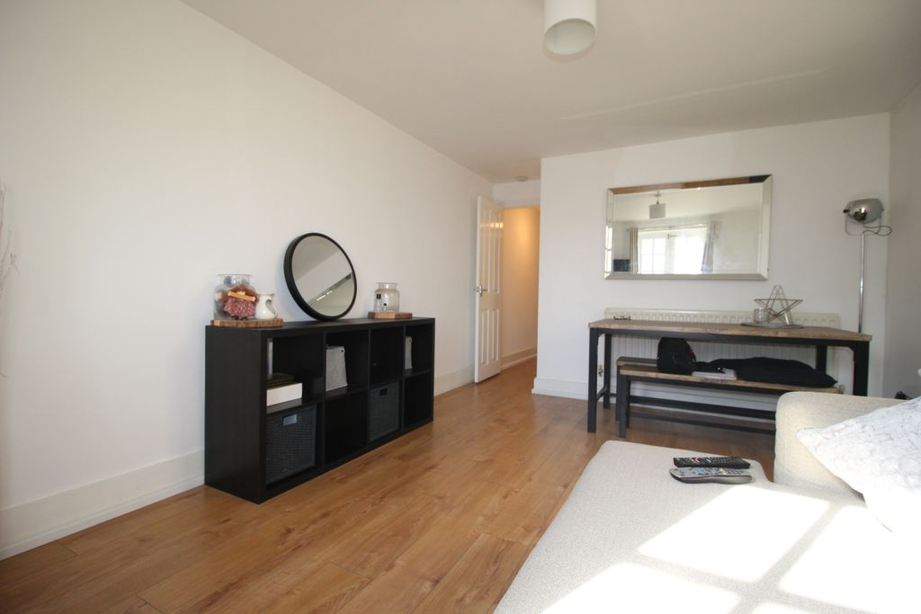 Property photo 3 of 9 Lounge