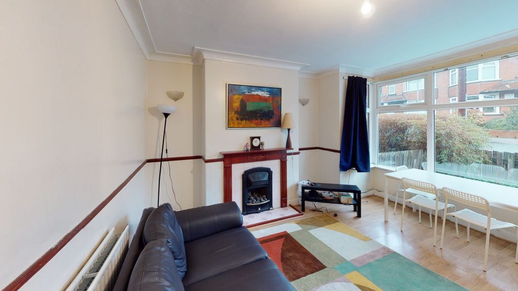 Property photo 1 of 6 A Bright And Welcoming Living Room With Large Wind...