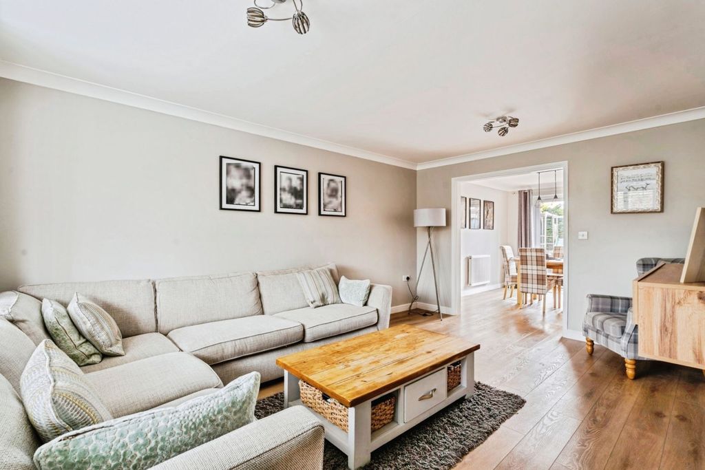 Additional image 5 of 4 bed detached house for saleLinnet Close, Littlehampton BN17