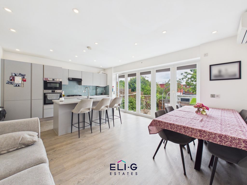 Property photo 3 of 13 Gallery