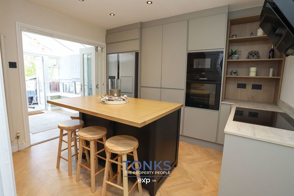 Property photo 3 of 38