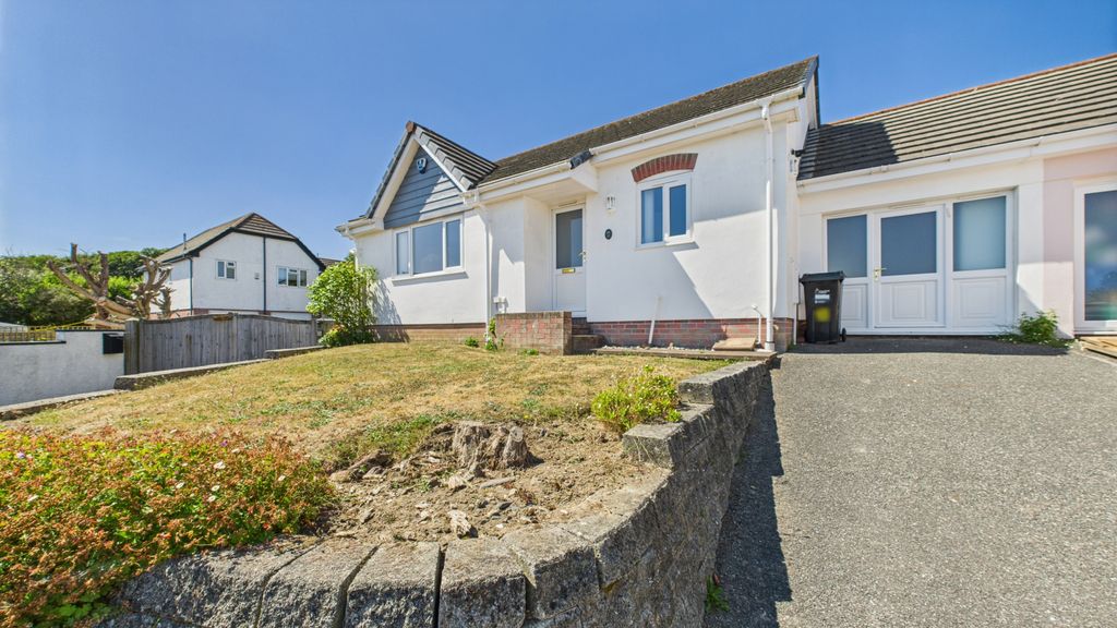 Property photo 1 of 20 3/4 Bedroom Bungalow For Sale