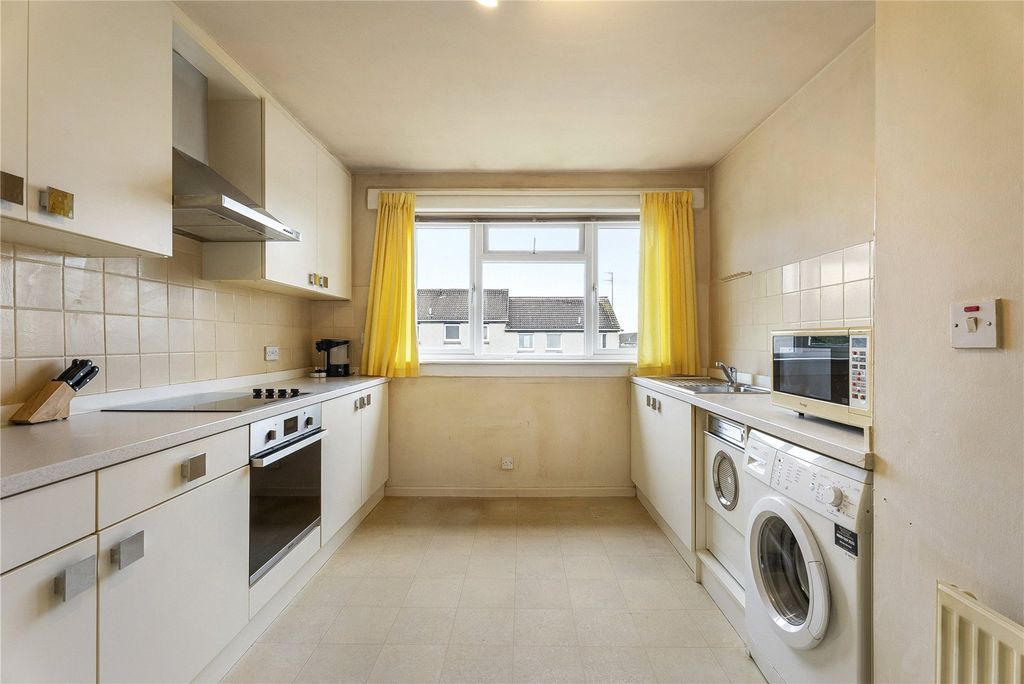 Property photo 2 of 21 24 Howden Hall Loan