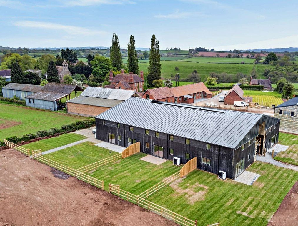 Property photo 1 of 18 External Elevation