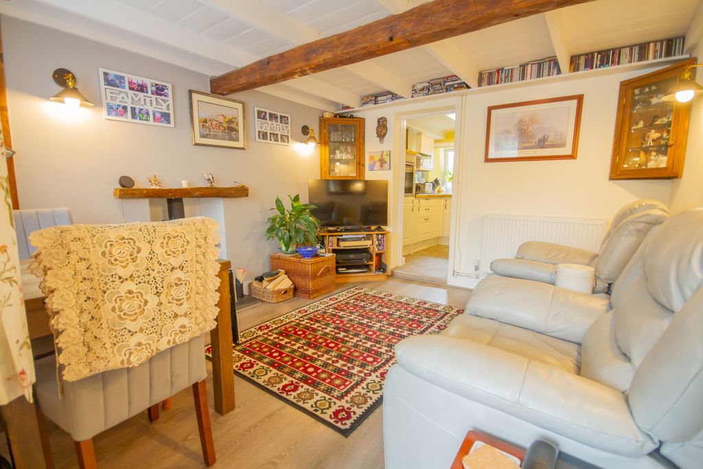 Property photo 2 of 9 Tps 01208 872 728-18