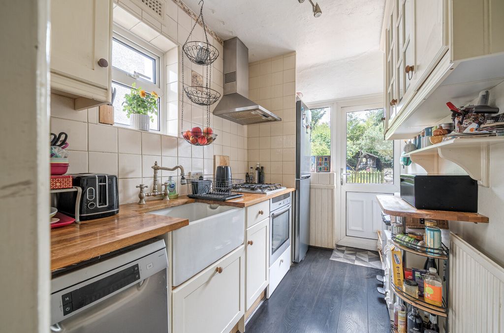 Property photo 3 of 14 1294469-18-682d0B...