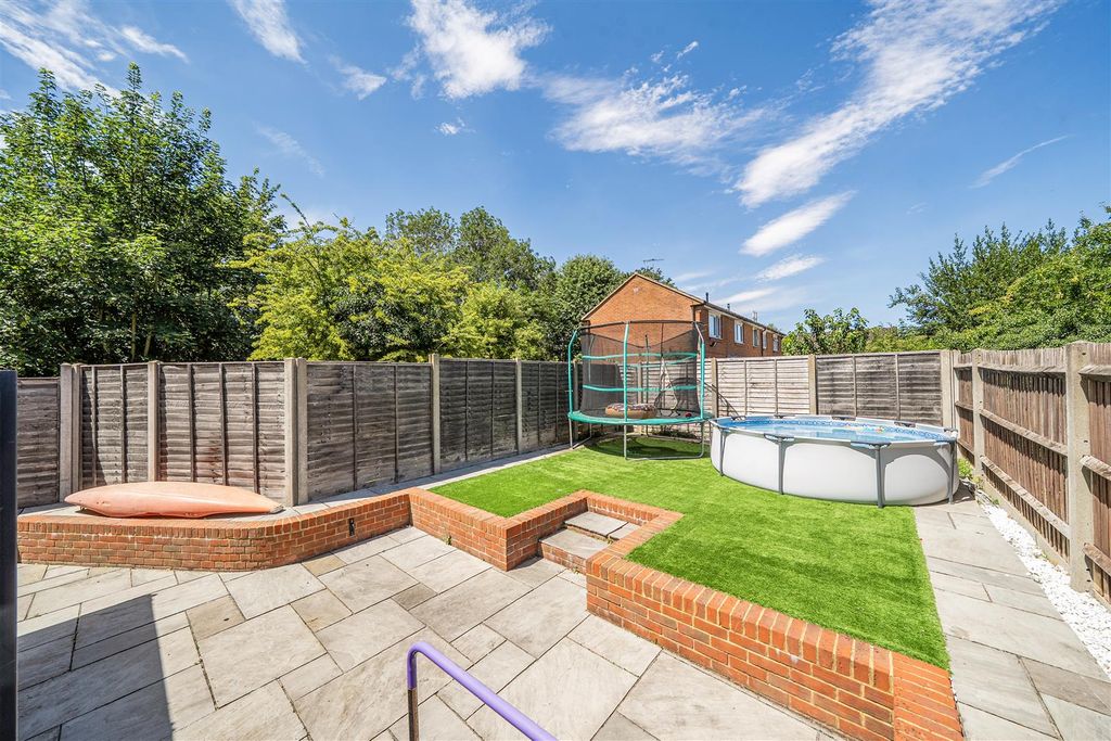Property photo 3 of 13 Roman Gardens - Garden.Jpg