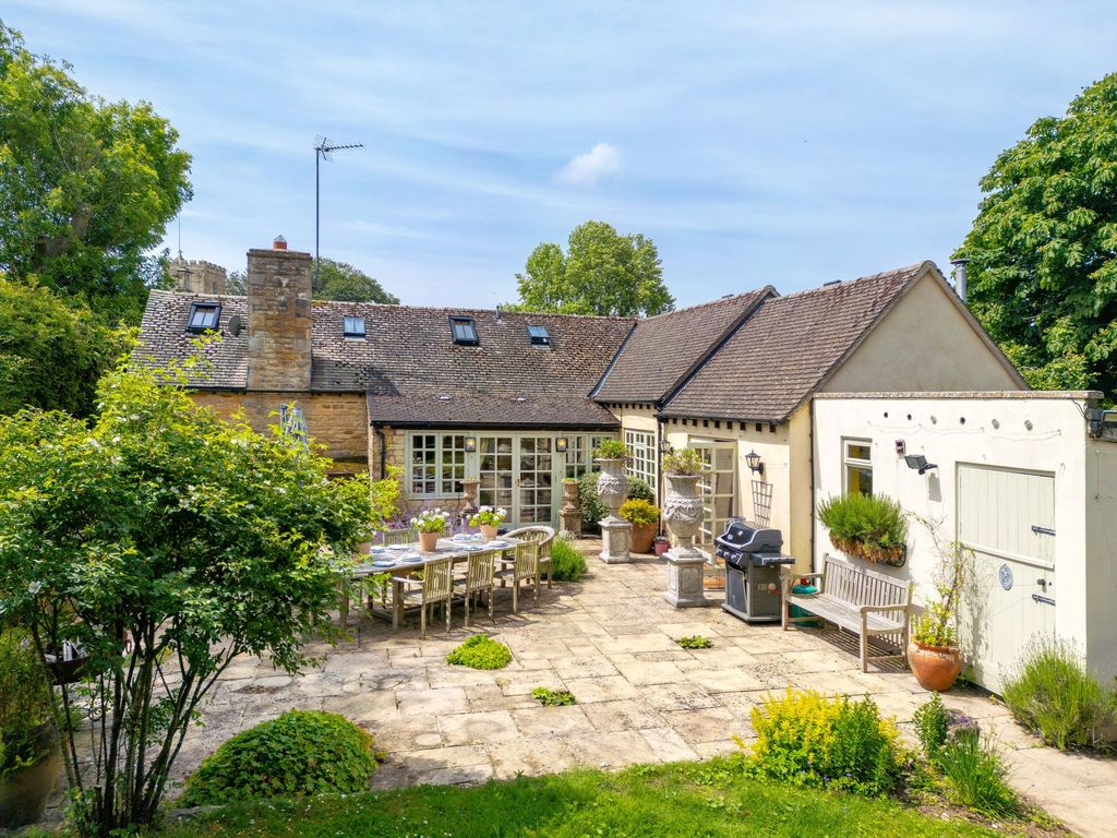 Property photo 2 of 35