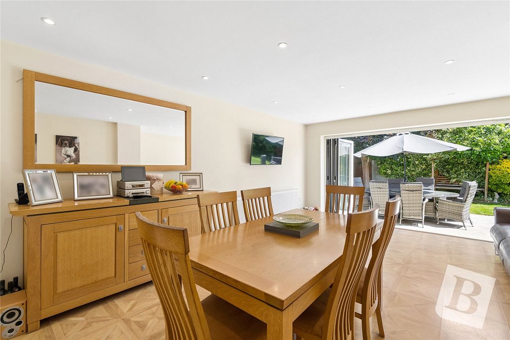 Property photo 3 of 18 Picture No. 05