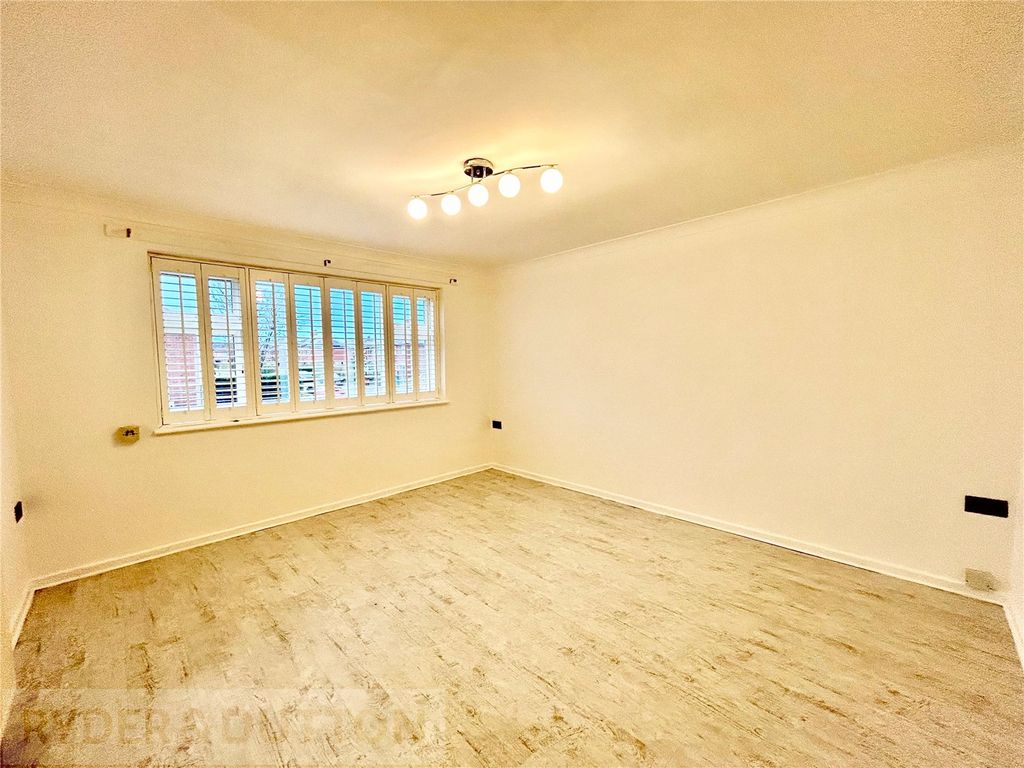 Property photo 2 of 11 Lounge