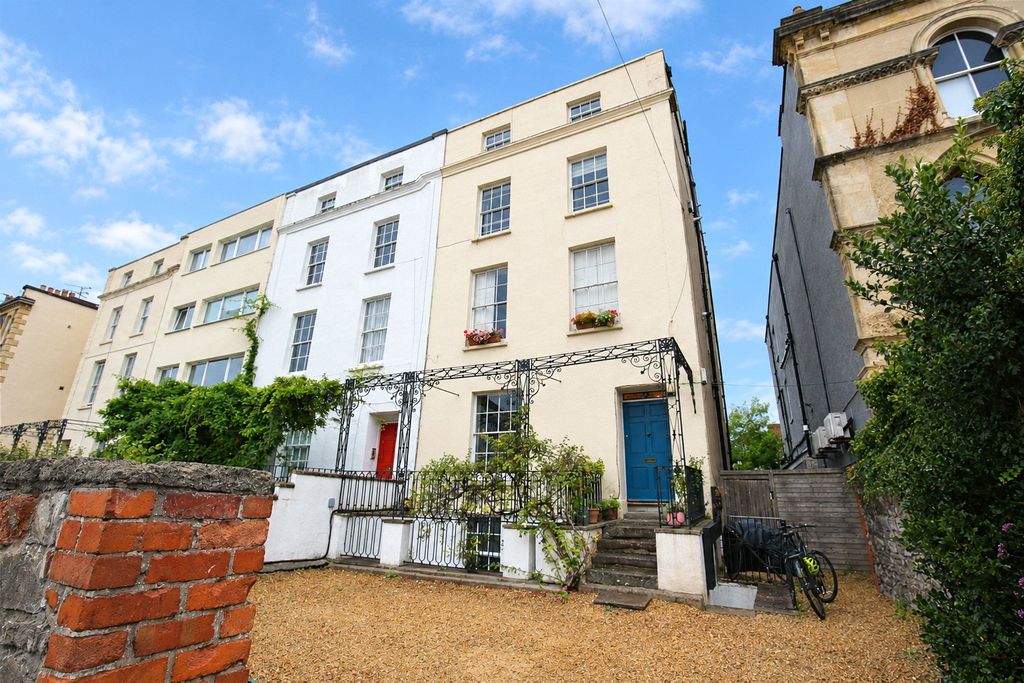 Property photo 2 of 12 Picture No. 72